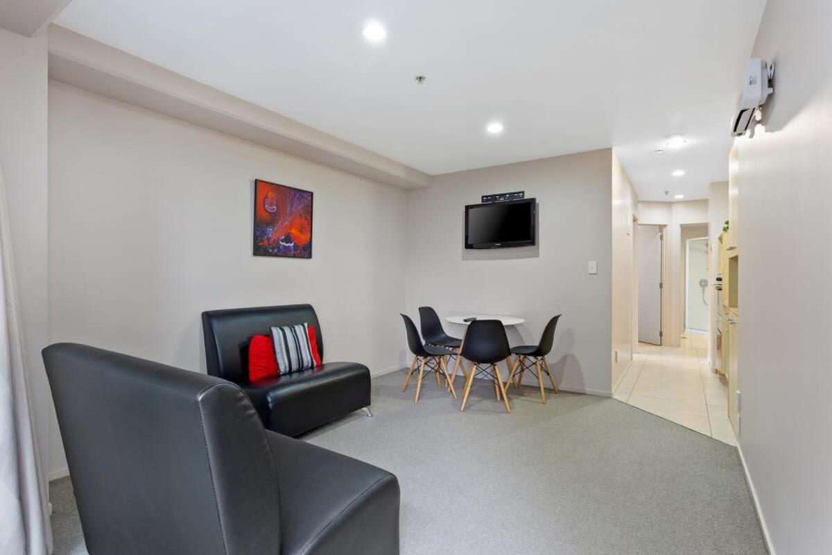 Uptown Two Bedroom Apartment With The Essentials Auckland Exterior foto