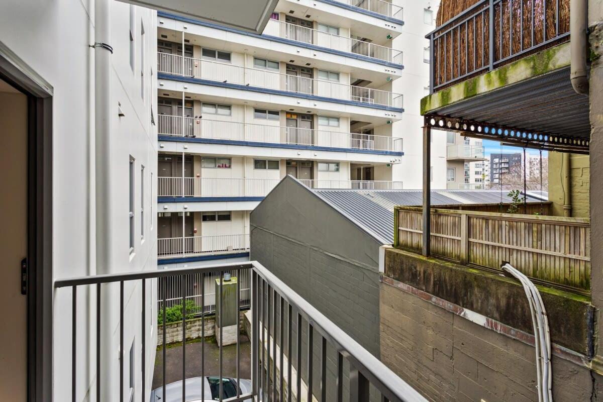 Uptown Two Bedroom Apartment With The Essentials Auckland Exterior foto