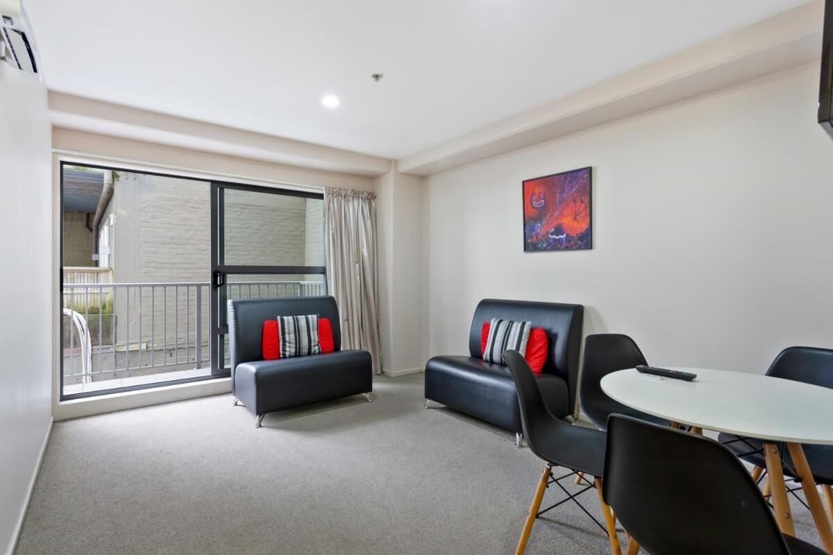 Uptown Two Bedroom Apartment With The Essentials Auckland Exterior foto